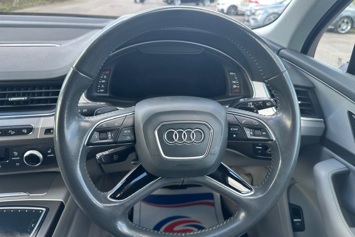 
								Audi Q7 full									
