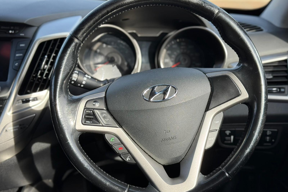 
								Hyundai Veloster 1.6 GDI Coupe full									